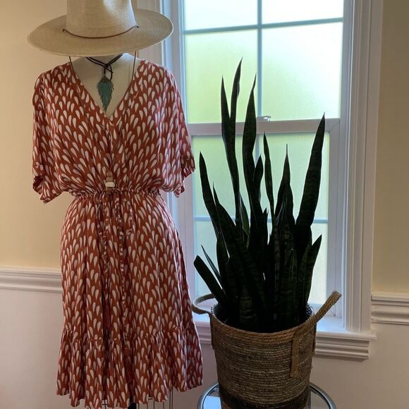 Holiday Dresses & Skirts - Holiday Terra Cotta/White Print Drawstring Dress!